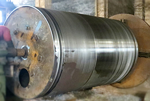 ф2000×4000辊筒加工中